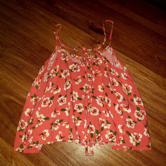 Crop tank size medium - Picture 2 of 2